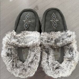 Manitoba Mukluks Faux Fur Lined Slippers with Beaded Design